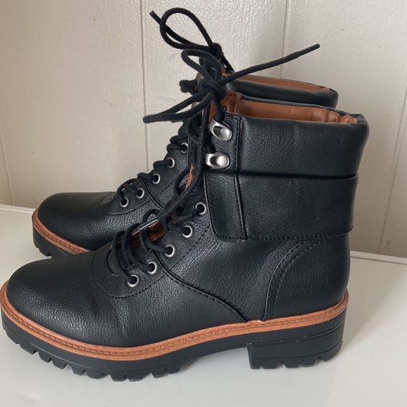 Women’s Guess Winter Coat and boots bundle - Picture 10 of 10